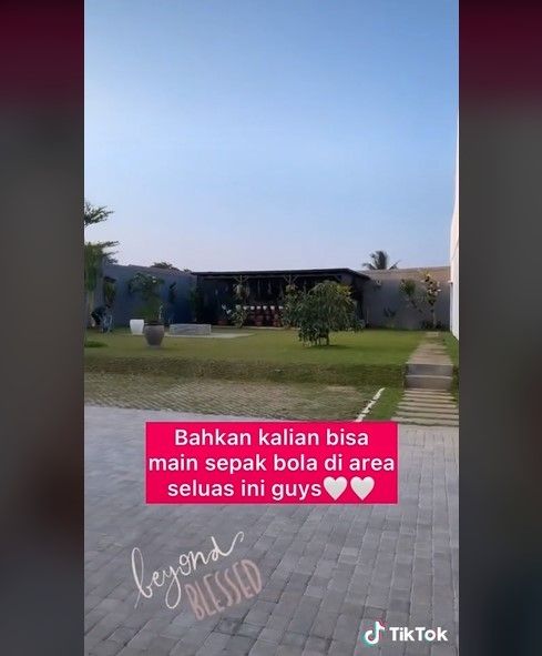 Potret rumah orangtua Rossa. (TikTok/pecintarossa96)