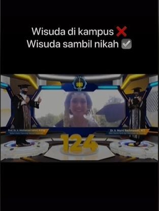 Wanita wisuda online sambil nikah. (Tiktok/@virstasafira)