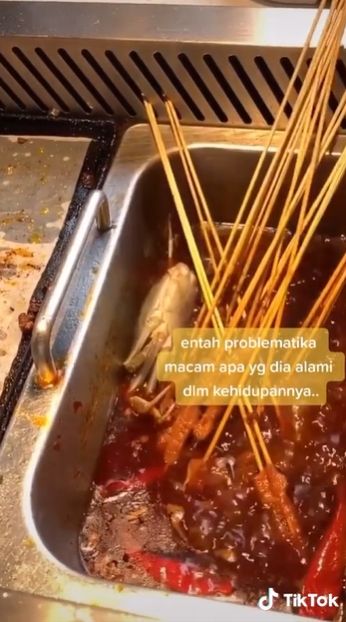 Viral Video Pria Tunggu Masakan di Restoran, Pas Dizoom Publik Kaget Lihat Hal Ini. (TikTok/Eshan_Pramadipta)