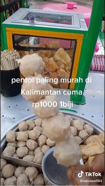 Bakso pentol di Kalimantan (TikTok @nazuwa884)