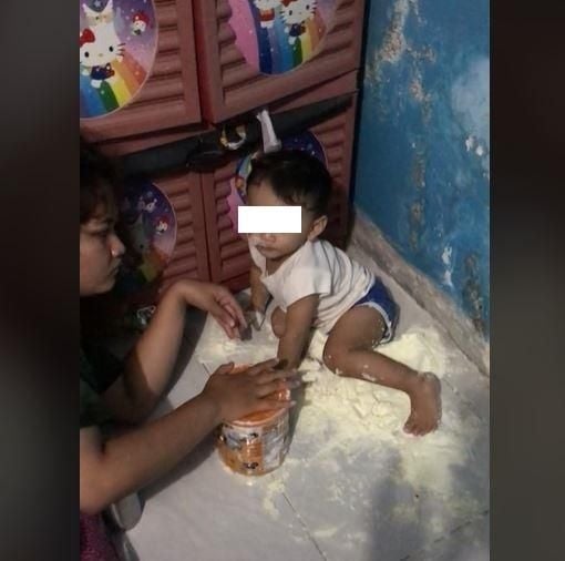 Lihat Bocah Main dan Tumpahkan Susu Bubuk, Netizen: Nggak Jajan Sebulan Dek. (TikTok/nayznr)