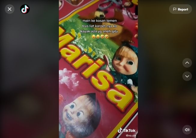 Viral tulisan di karpet kos teman bikin heran. (TikTok/@no.ula)