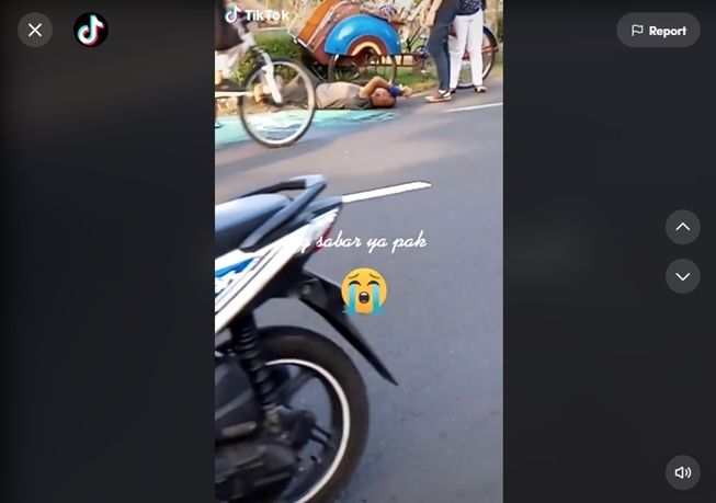 Viral tukang becak menangis histeris di pinggir jalan, cerita di baliknya menyayat hati. (TikTok/@venavenandri2)