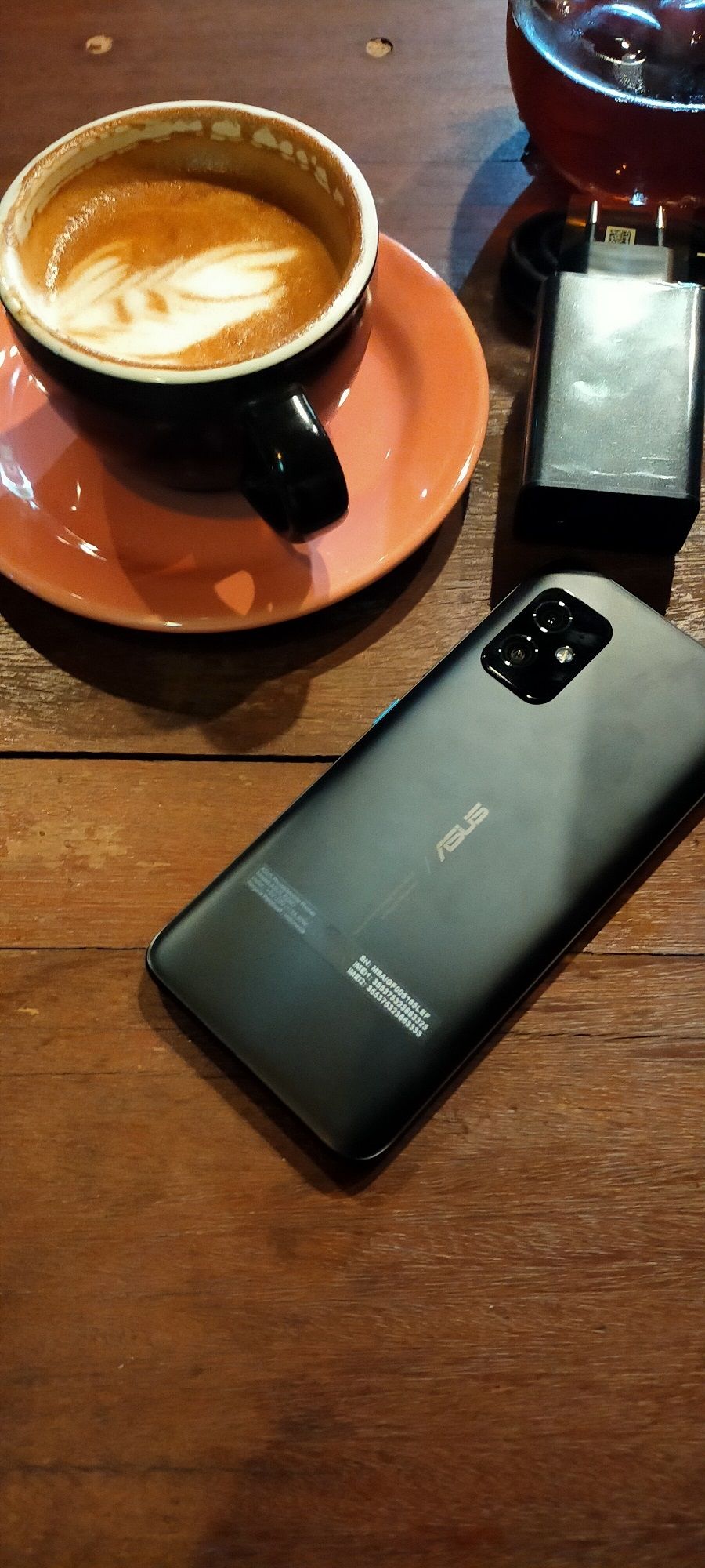 Asus Zenfone 8. [Suara.com/Dicky Prastya]