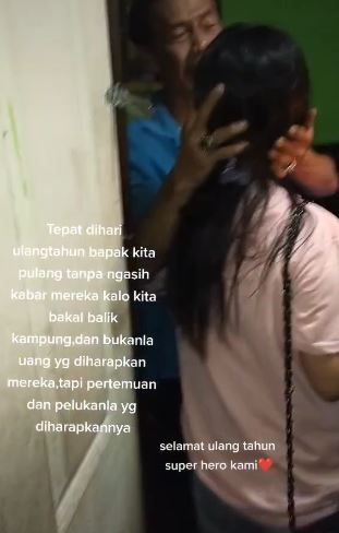 Momen ayah bertemu anaknya yang pulang kampung. (Tiktok/@dwinvt1123)