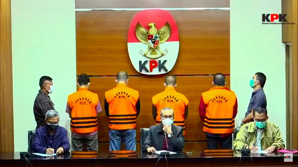 Wakil Ketua KPK, Alexander memberikan keterangan pers penahanan Bupati Dodi Reza Alex