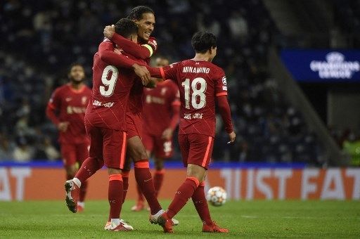 Pemain Liverpool Roberto Firmino rayakan golnya ke gawang Watford dalam pertandingan Liga Premier Inggris yang digelar di Vicarage Road, Sabtu (16/10/2021). [AFP]