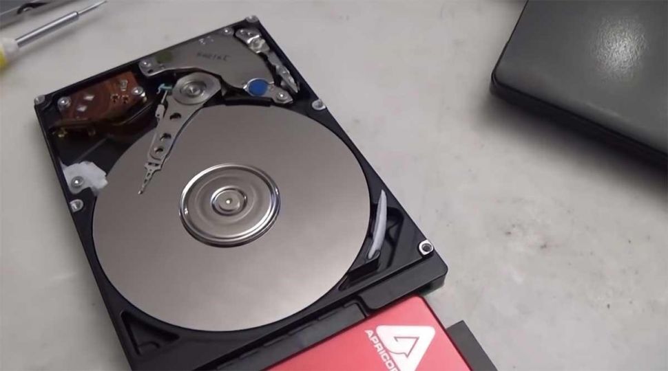 Лучшие жесткие диски 2023. HDD vs DVD. Почему на ноутбуке жёсткий диск стучит показать видео.