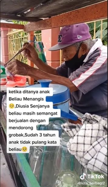 Viral Penjual Es Berusia 89 Tahun, Pas Ditanya Soal Anak Jawaban Kakek Ini Bikin Sedih. (TikTok/@kita_berbagi2)