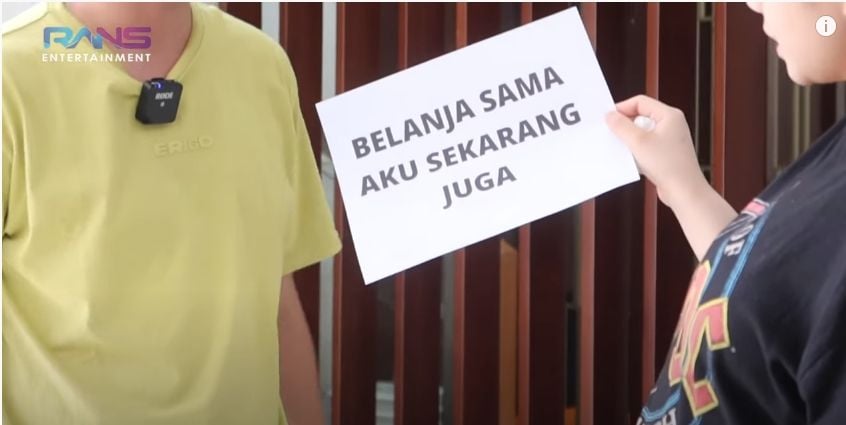 Momen Nagita Slavina dapat hadiah mal. (YouTube/Rans Entertainment)