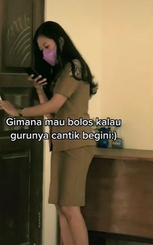 Sosok ibu guru yang bikin murid pengen sekolah tiap hari. (Tiktok/@arnawebali)