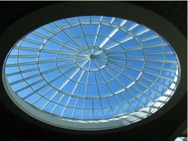 Skylight yang juga menambah estetika dan membuat ruangan menjadi terasa lebih luas. (Flickr/Peter Kaminski)