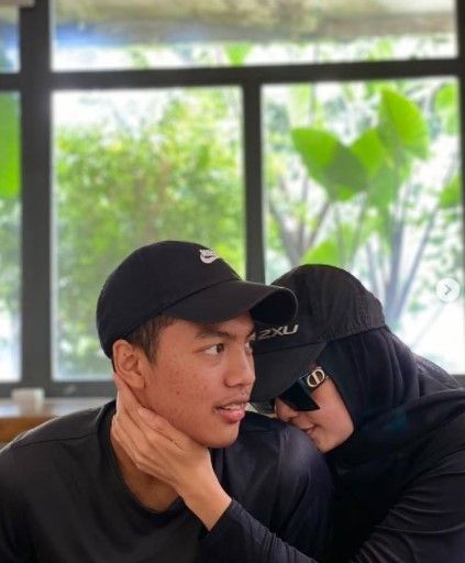 Anak Artis Masuk Pesantren (Instagram/@arzetibi)