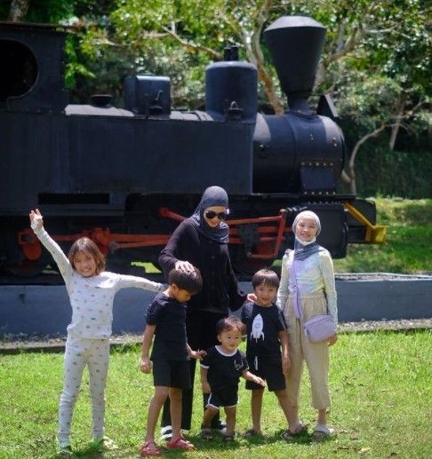 Momen Anak Zaskia Adya Mecca Sekolah (Instagram/@zaskiadyamecca)