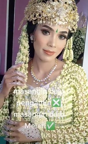 Baju pengantin wanita jadi sorotan. (Tiktok/@wiwieindah2)