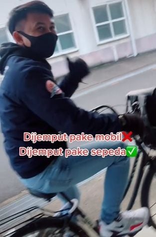 Cewek pamer dijemput kekasih pakai sepeda. (Tiktok/@suciiiirh19)