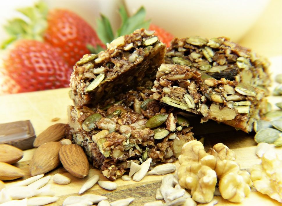 Ilustrasi granola bars. (Pixabay/silviarita)