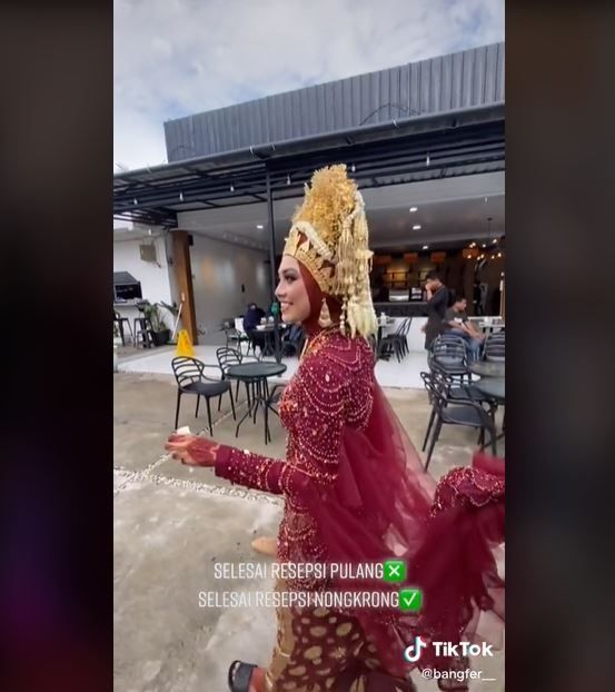 Viral Pengantin Wanita Malah Nongkrong Usai Resepsi (tiktok.com/@bangfer__)