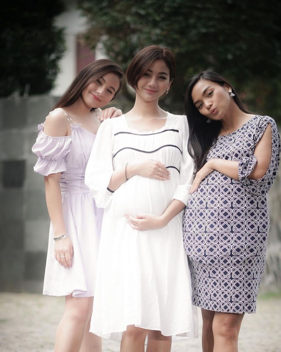 Potret Glenca Chysara pamer baby bump. (Instagram/glencachysaraofficial)