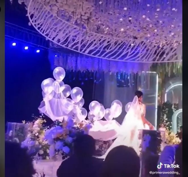 Pengantin Wanita Pakai Balon untuk Bridesmaid (tiktok.com/@primerawedding_)