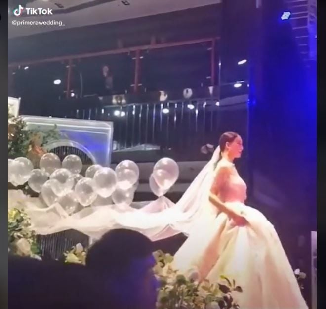 Pengantin Wanita Pakai Balon untuk Bridesmaid (tiktok.com/@primerawedding_)