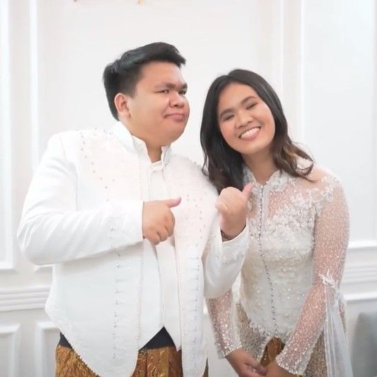 Momen Kiki eks CJR fitting baju pengantin. (Instagram/teukuryz)