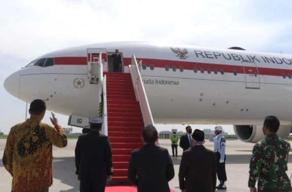 Presiden Jokowi dan rombongan menggunakan pesawat berbadan lebar milik maskapai penerbangan Garuda Indonesia dalam kunjungan kerja ke Roma, Jumat 29 Oktober 2021 [SuaraSulsel.id / Sekretariat Presiden]