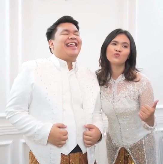 Momen Kiki eks CJR fitting baju pengantin. (Instagram/teukuryz)