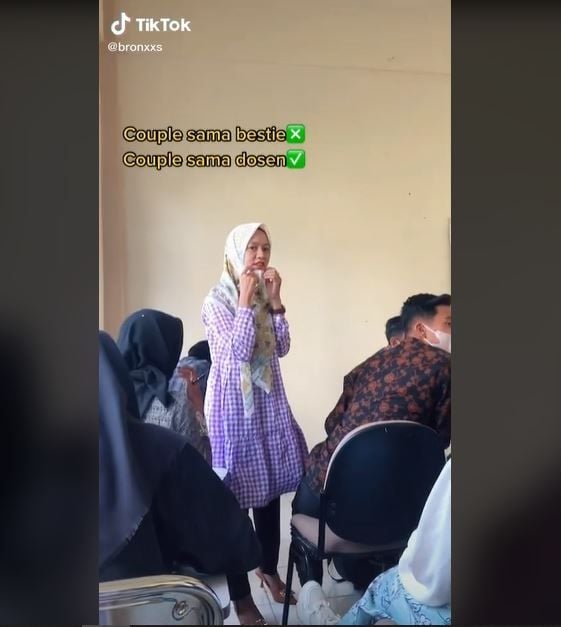 Viral Baju Wanita Ini Malah Couple dengan Dosen (tiktok.com/@bronxxs)