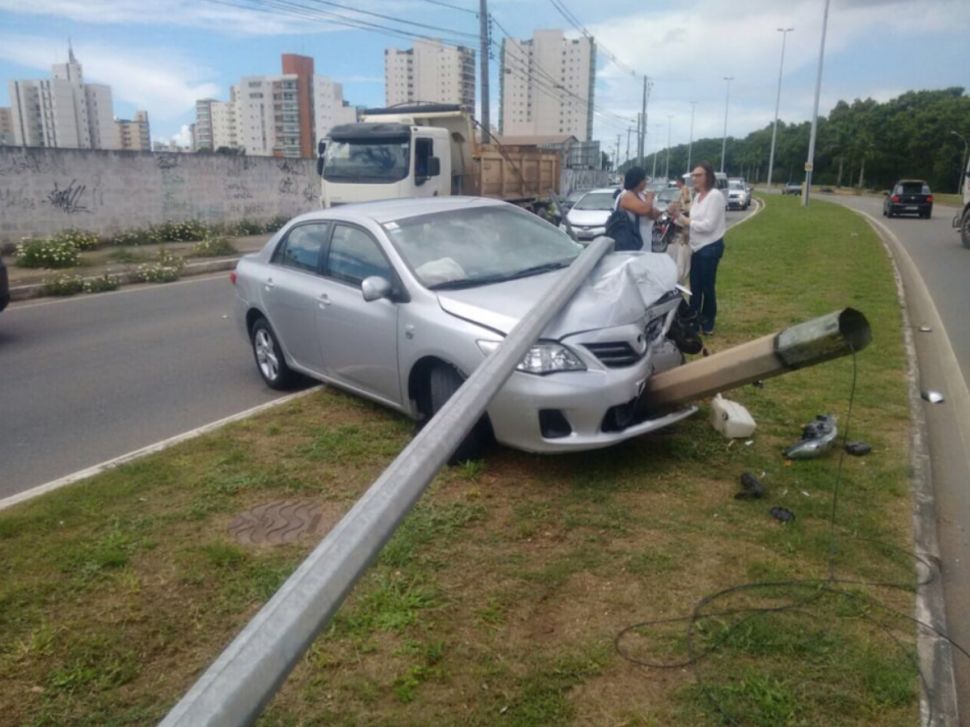 Viral potret mobil kecelakaan yang bikin salah fokus. (rupoisk.pro)