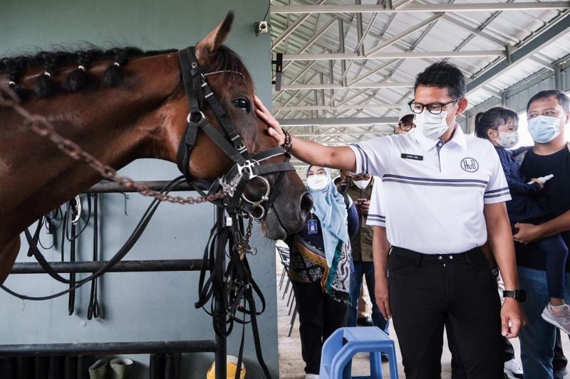 Sandiaga Uno saat berkunjung ke wisata halal (Antara)