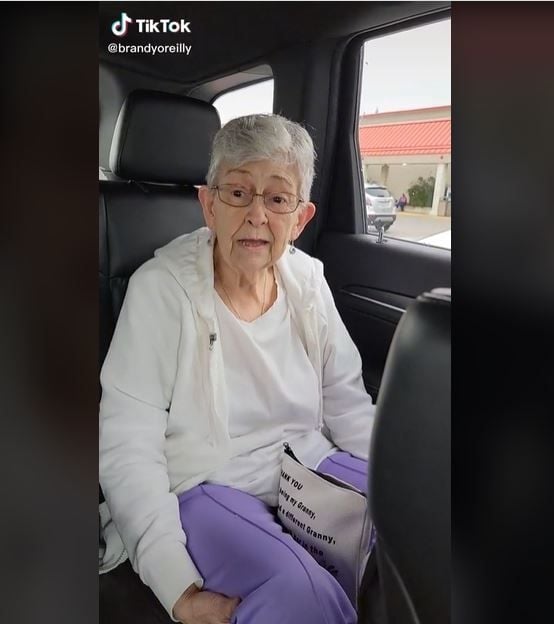 Viral Nenek 82 Tahun Bikin Tato Pertama Kali (tiktok.com/@brandyoreilly)