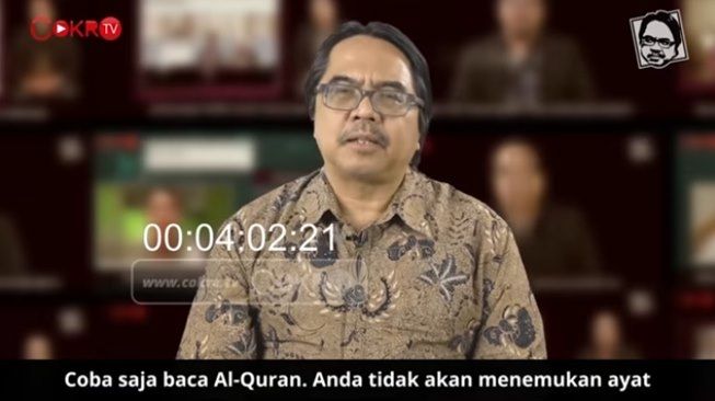 Ade Armando sebut tidak ada perintah salat 5 waktu di Alquran. (YouTube/CokroTV)