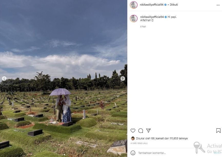 Nikita Willy ziarah di makam ayah (instagram.com)