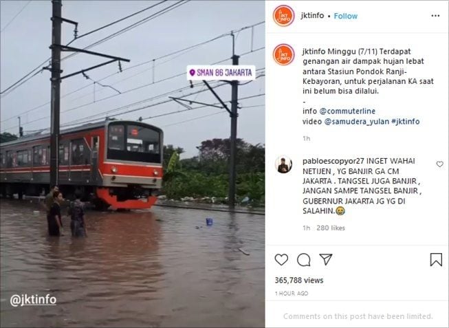 Viral video KRL terjebak genangan banjir di Jakarta. (Instagram/@jktinfo)