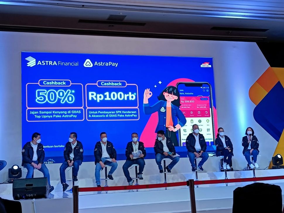 Seluruh jajaran direksi yang hadir pada acara Media Gathering Astra Financial&Logistic (AFL). Indra Suryawan, Wisnu Kusumawardhana, Tan Chian Hok, Gunawan Salim, Handoko Liem, Yulian Warman, Antony Sastro Jopoetro, Sri Agung Handayani, dan Reny Futsy Yama. (Dok: Astra)