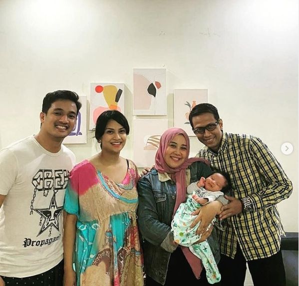 potret kedekatan Vanessa Angel dan ayah. [Instagram/dodysoedrajat_1]