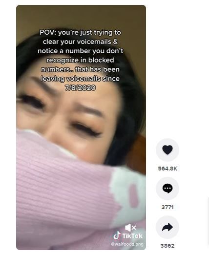 Wanita ini menangis saat dengar pesan suara pilu d ponselnya. (TikTok/@@waifoodd.png)