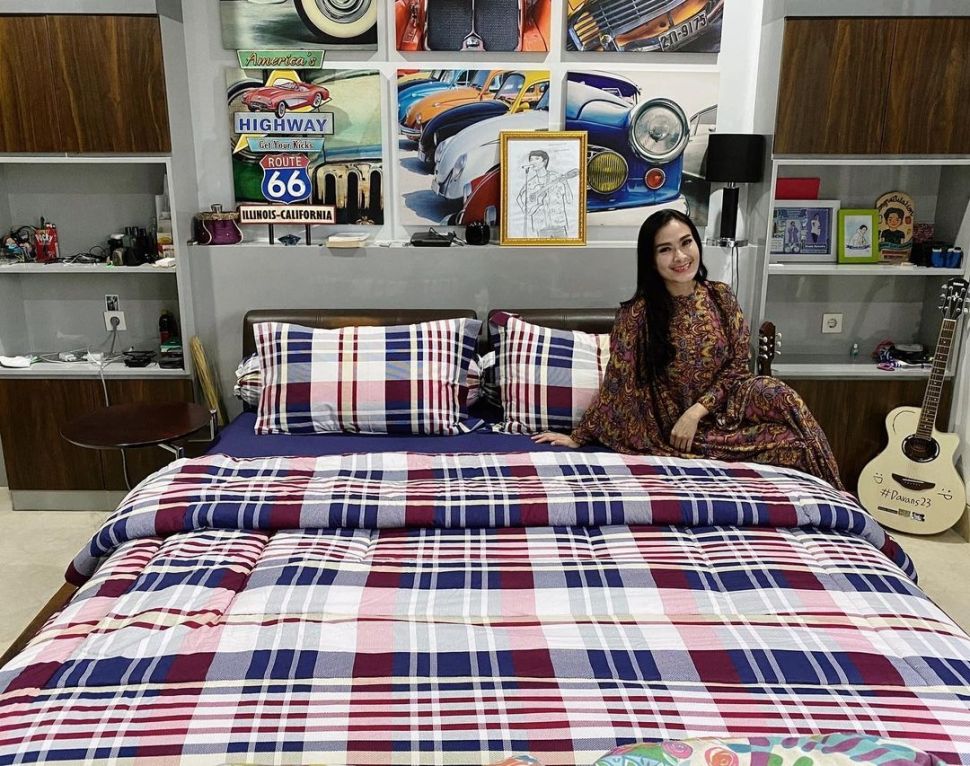 Potret kamar Iis Dahlia. [YouTube/Qiss You TV]