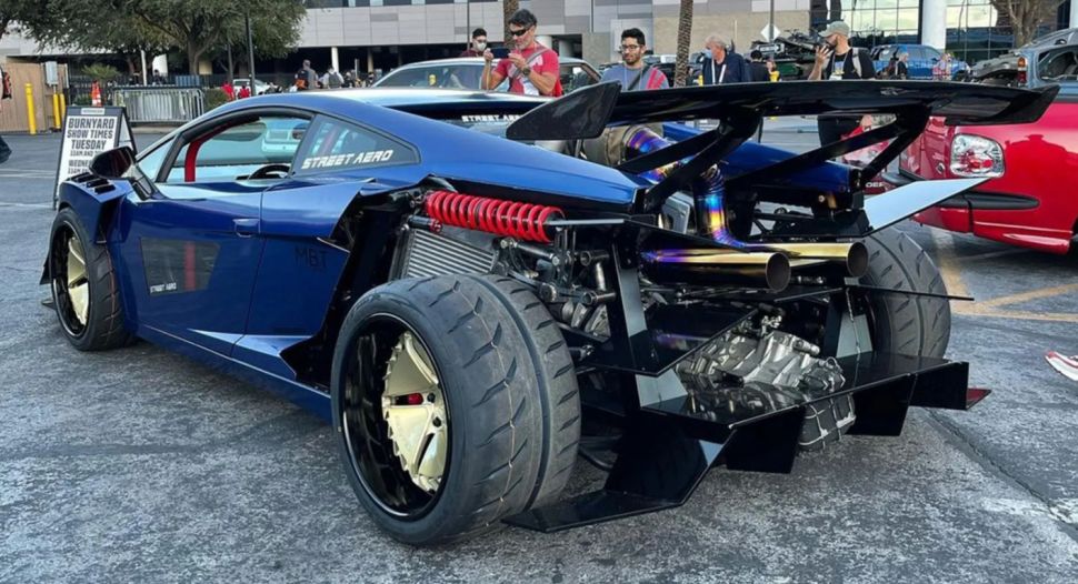 Lamborghini bermesin Toyota. (Instagram/@yeagerbomb142)