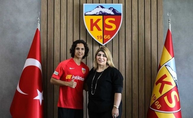 Emre Demir, wonderkid asal Turki yang baru saja direkrut Barcelona. (Twitter/@Barca_Buzz)