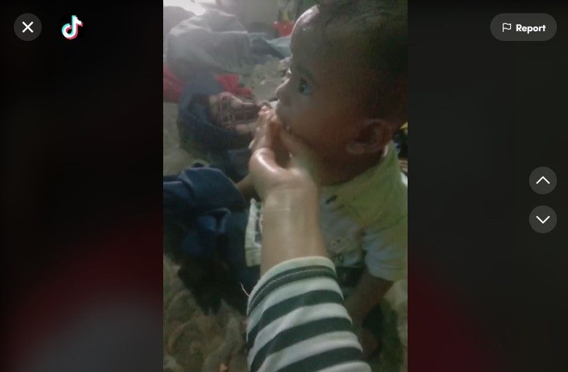 Kasih Bayi Makan Pedas, Ibu Ini Tuai Cibiran Warganet. (Dok: TikTok/@zauxxxxxxxtih)
