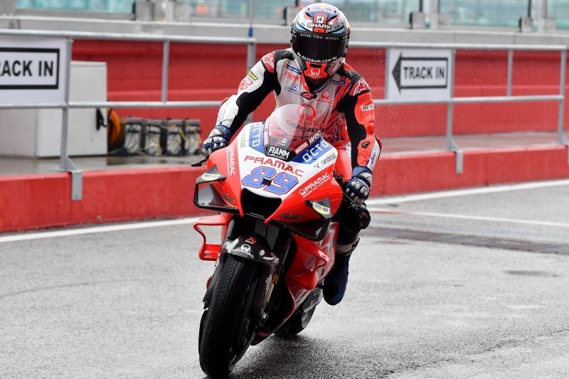 Pebalap tim Pramac Racing Jorge Martin menjalani sesi latihan Grand Prix Emilia Romagna, Sirkuit Misano, Italia. (23/10/2021) (ANTARA/REUTERS/Jennifer Lorenzini)