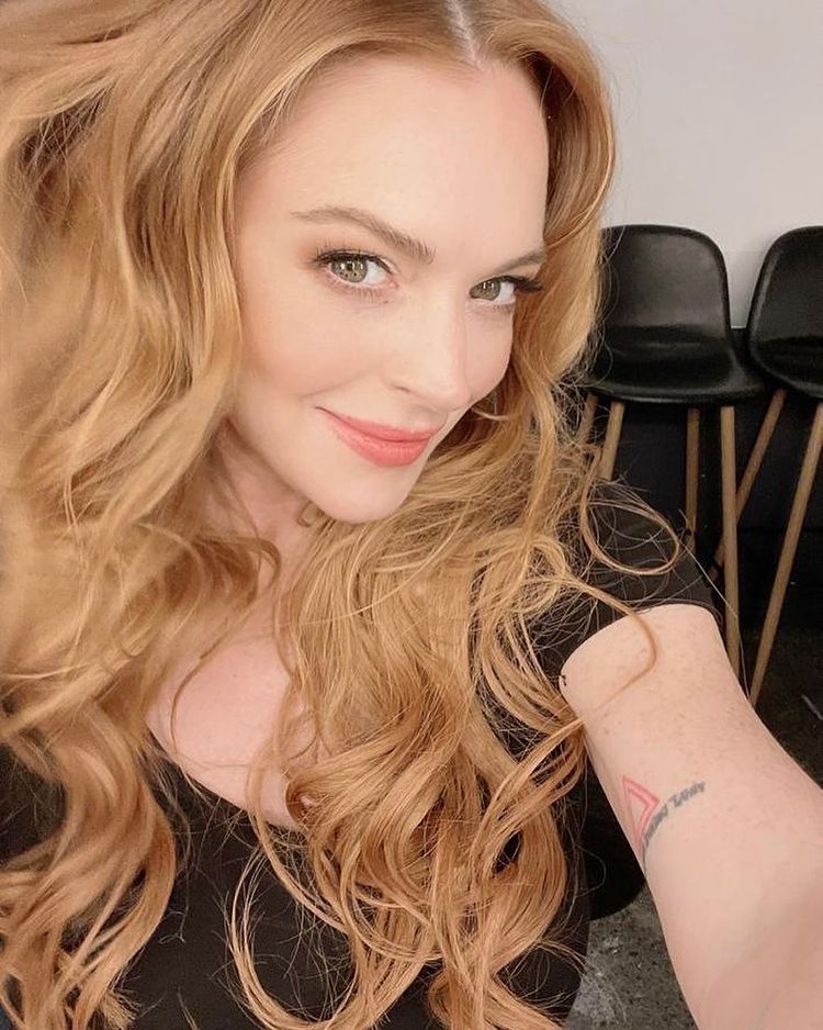 Lindsay Lohan main film lagi. (Instagram/@Netflix)