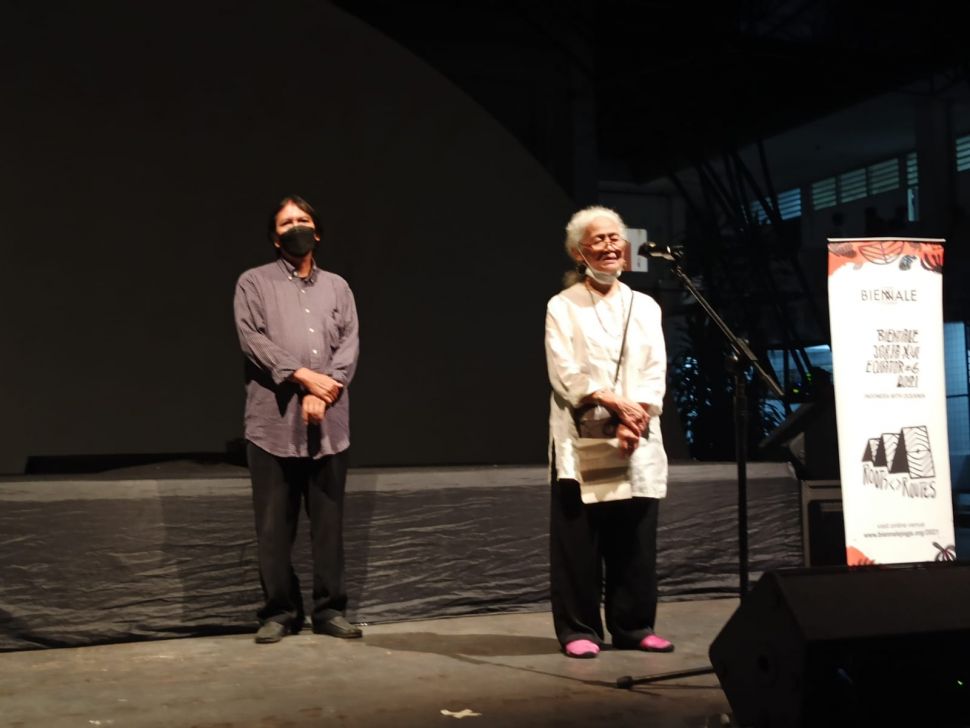 Penerima Lifetime Achievement Award pada Penutupan Biennale Jogja XVI Equator #6 (Suara/Hiromi)