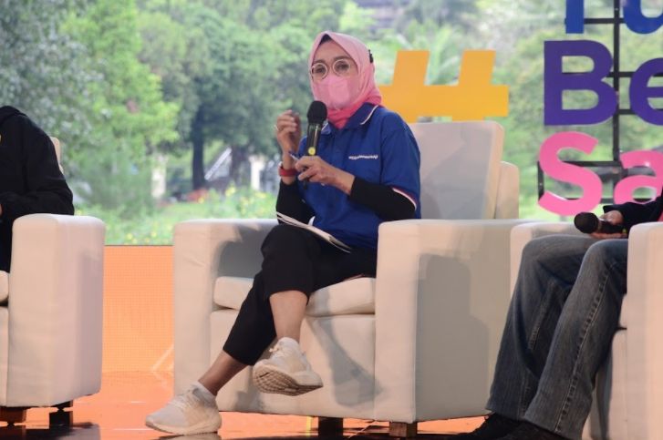 Deputi Bidang Pemasaran Pariwisata Kemenparekraf, Ibu Nia Niscaya ketika menghadiri press conference FKL 2021 Gebyar Adira Kreasi. 