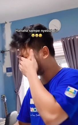 Ekspresi suami lihat istri pakai 'baju dinas' siang hari. (Tiktok)