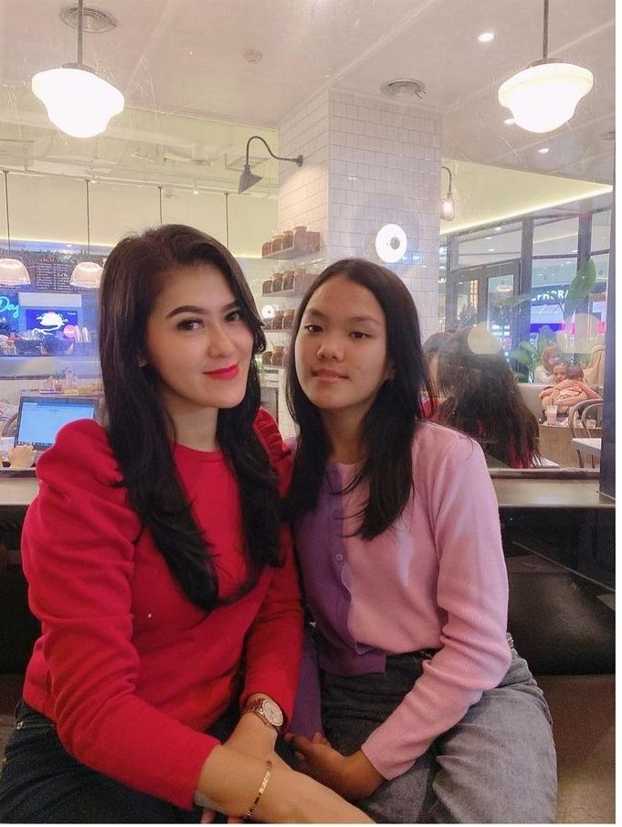 Putri Andika Kangen Band, Kirana Velovoice bersama sang ibu, Ade Bunga Niari. [Instagram]