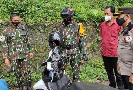 Proses pencarian warga Sumedang yang hilang di kawasan Cadas Pangeran, Rabu (17/11/2021). [Instagram @bpbdsumedang]