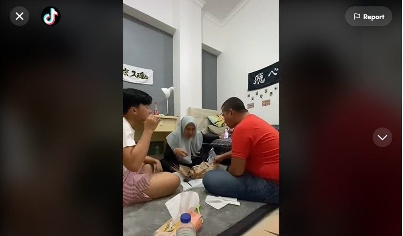 Viral Orangtua Sidak ke Kost Anak, Warganet Ikut Senang Melihatnya. (Dok: TikTok/alrezf)